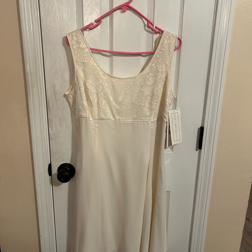 Elegant Cream Sleeveless Dress